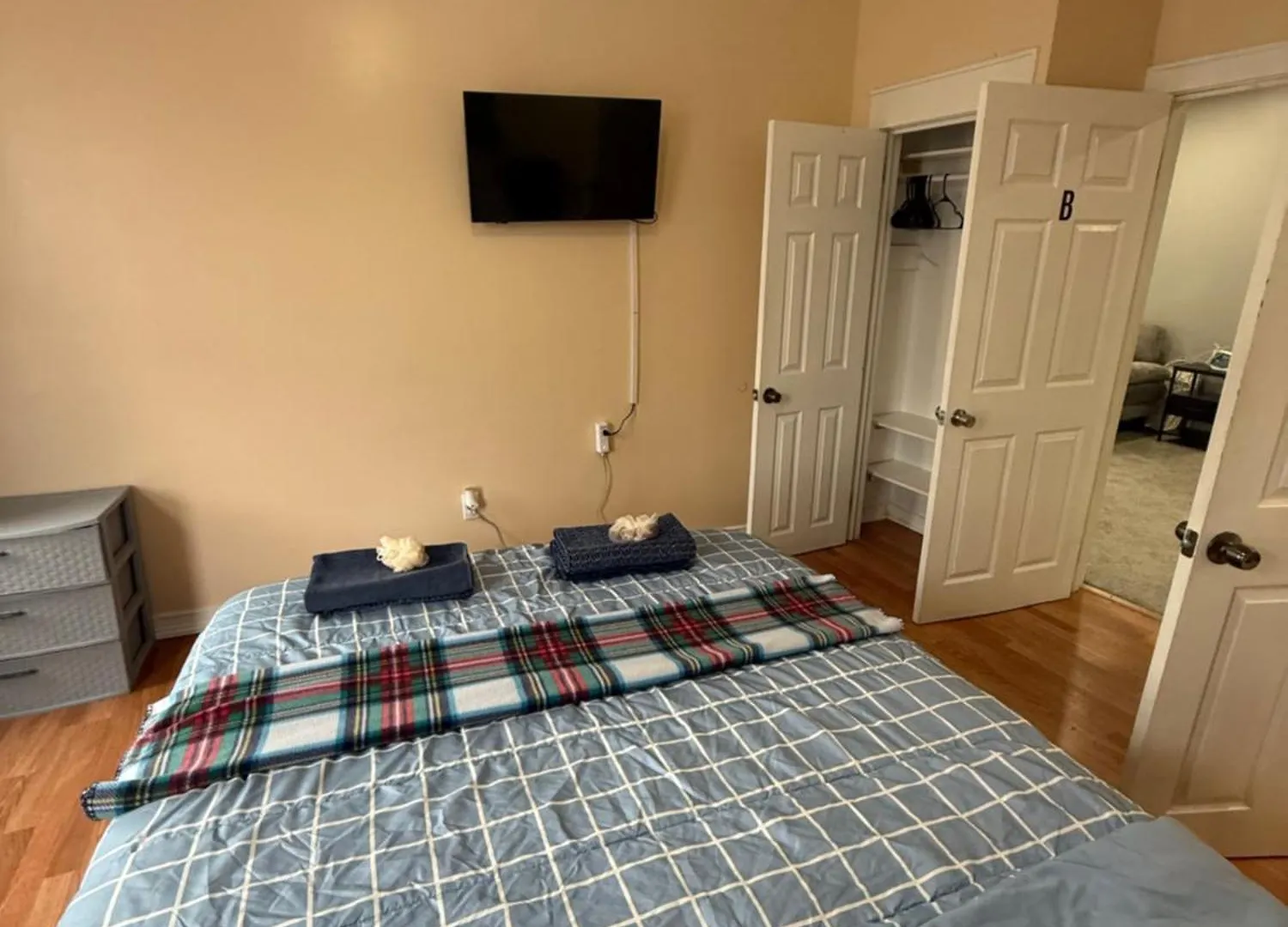 Homestay Ewr Private Bedroom In Shared Elegant Condo - Room 2B Elizabeth